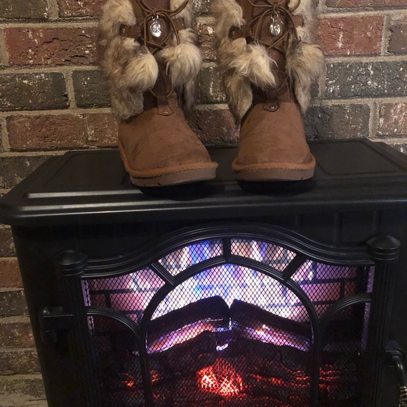 MICHAELS KORS BIG KIDS SIZE 3 BOOT’S 🥾| COLOR TAN. - Picture 2 of 11